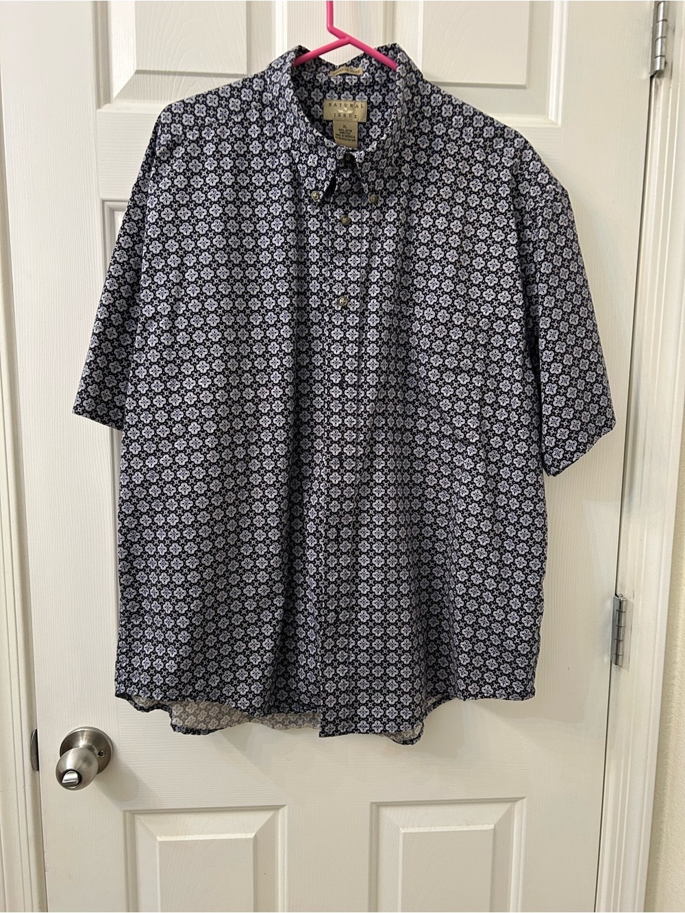100% Cotton Wrinkle Free Men's Short-Sleeve Button-Down Shirt in Navy Print